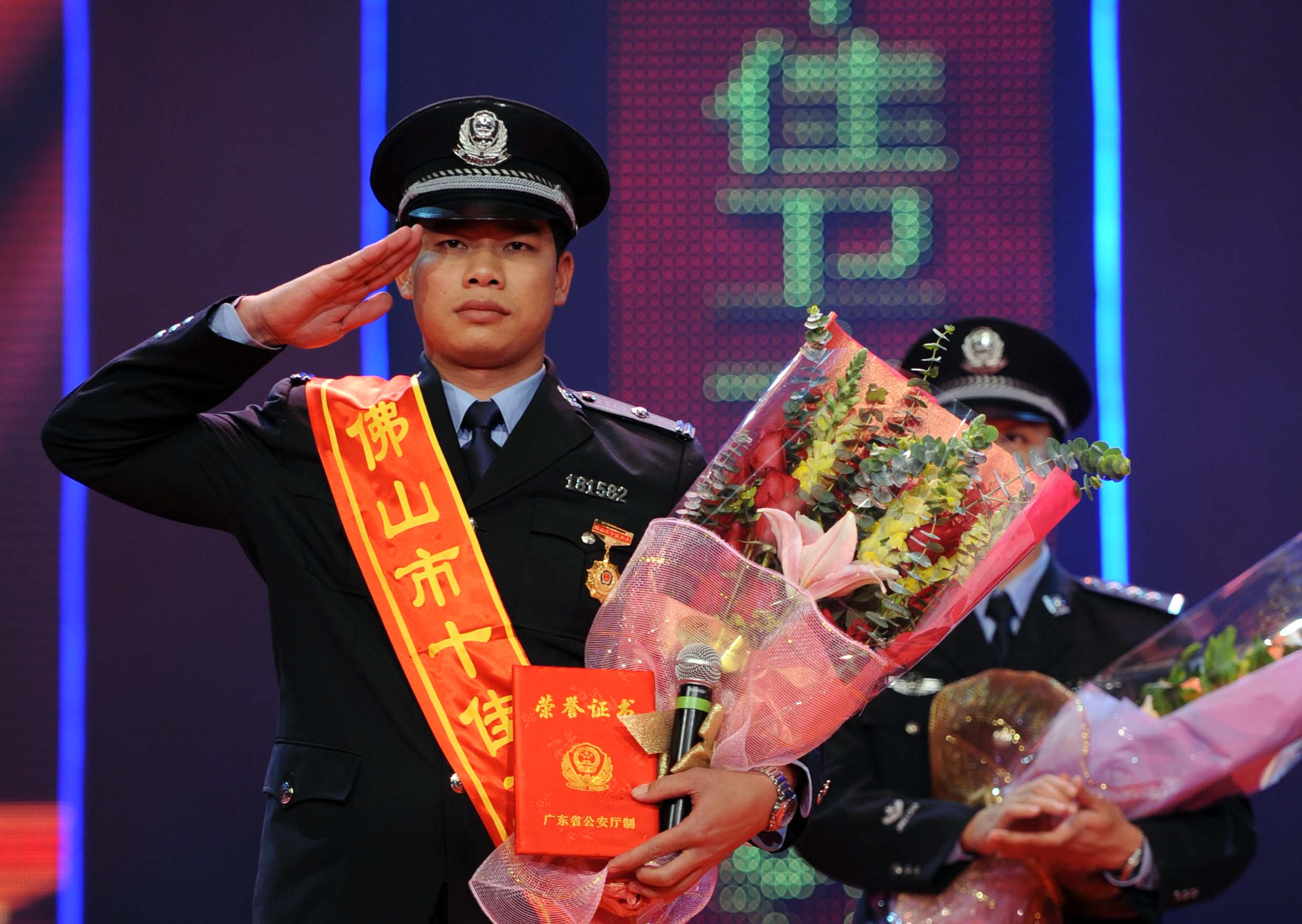 【南粤政法英模风采】全国公安系统一级英模林伟光:2次命悬一线 不